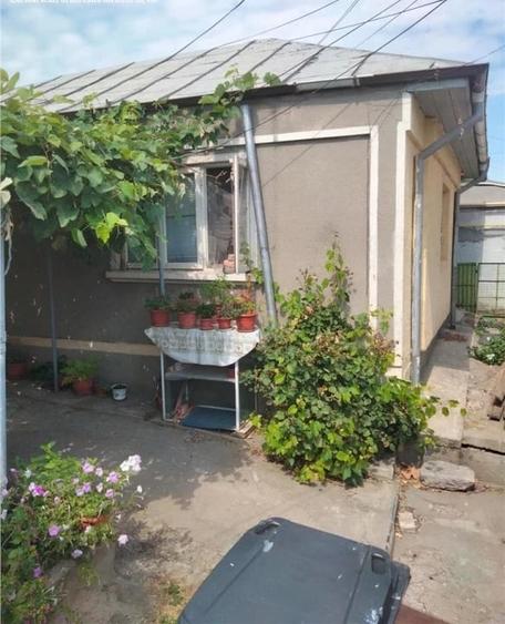 Casă cu 6 camere cu Teren 320 Mp în Păcii