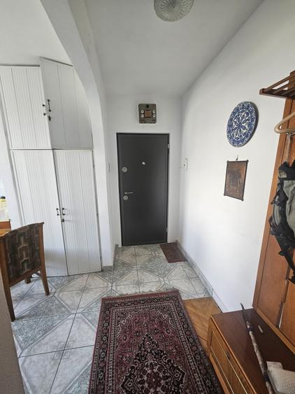 Apartament cu 3 camere semidecomandat, mobilat în Grigorescu