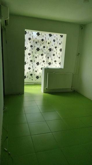 Inchiriez apartament nemobilat - 1