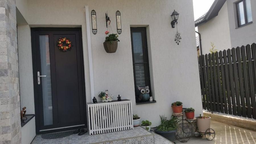 Casă cu 5 camere cu Teren 390 Mp în Brănești