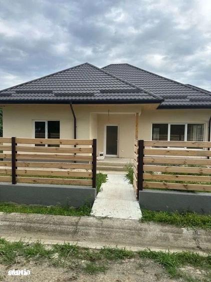 Casă cu 4 camere în Brebu