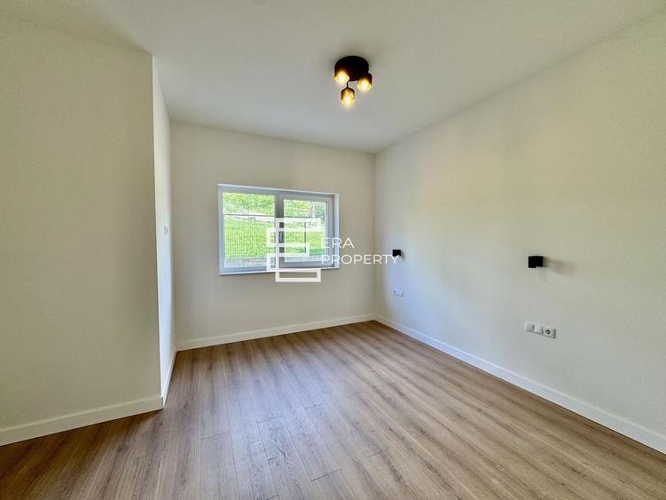 Apartament cu 3 camere decomandat în Cristian
