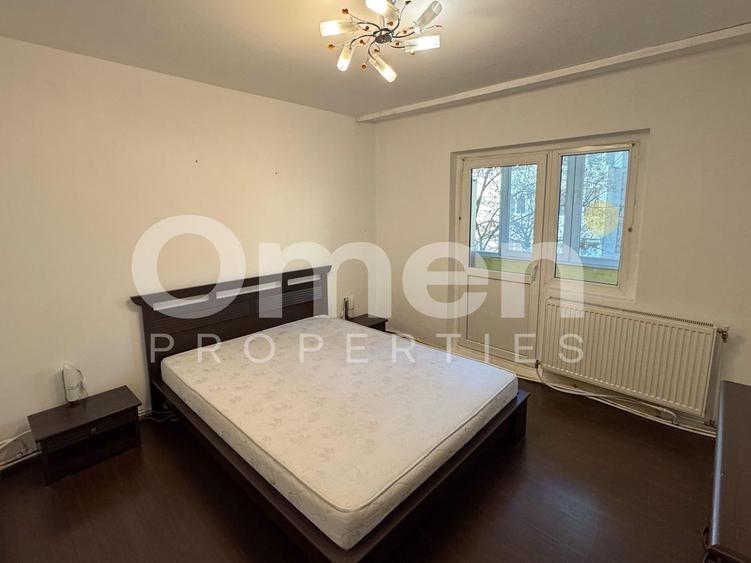 Apartament cu 4 camere semidecomandat, mobilat în Central