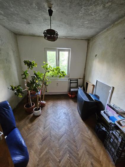 Apartament cu 3 camere decomandat în Titan