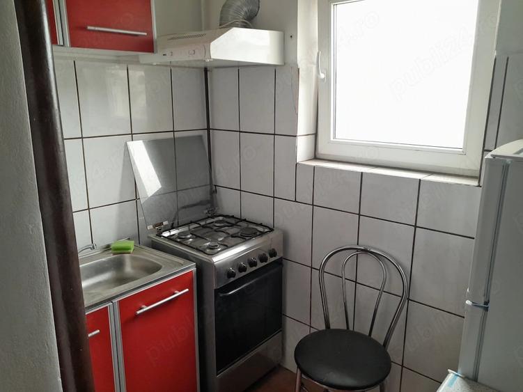 Garsonieră decomandată în 6 Vânători