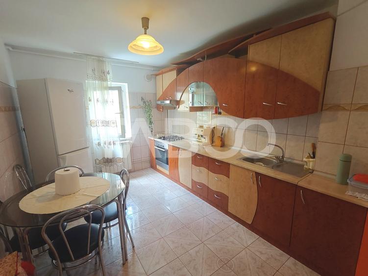 Apartament cu 4 camere decomandat, mobilat în Turnișor