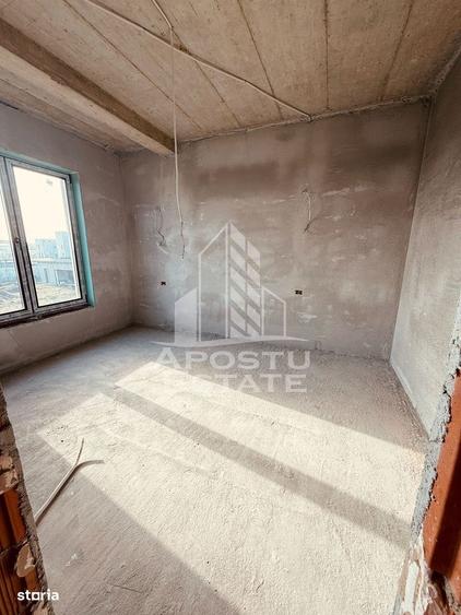 Casă cu 3 camere cu Teren 170000 Mp în Central