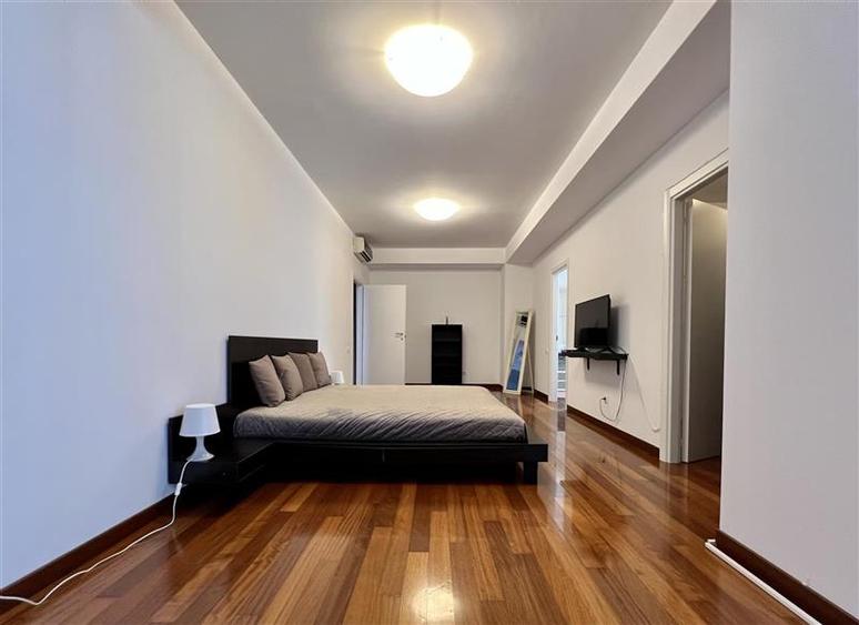 Apartament cu 5 camere decomandat, mobilat în Herăstrău