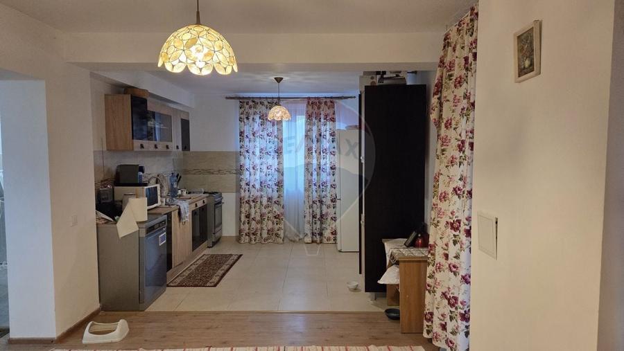 Casă individuală cu 5 camere cu Teren 600 Mp în Gulia