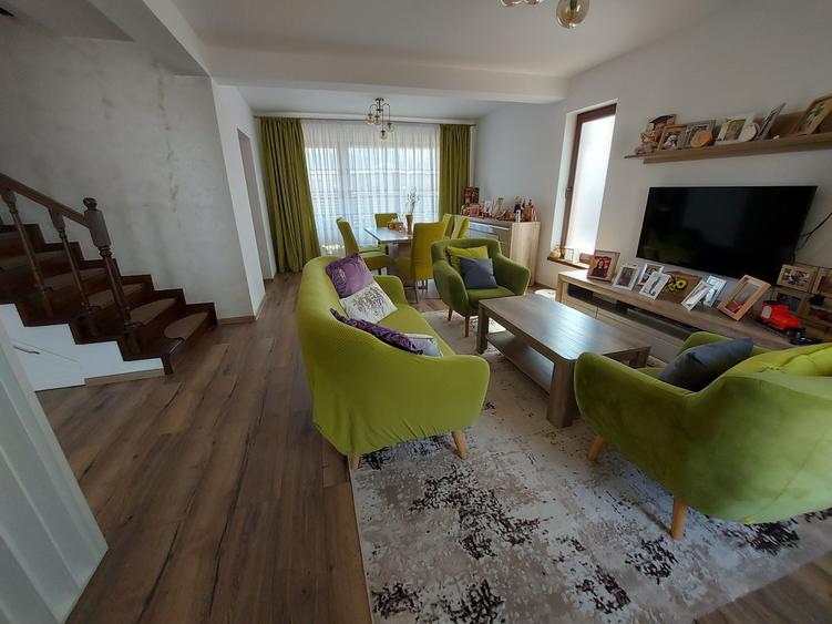 Casă cu 4 camere cu Teren 250 Mp în Central