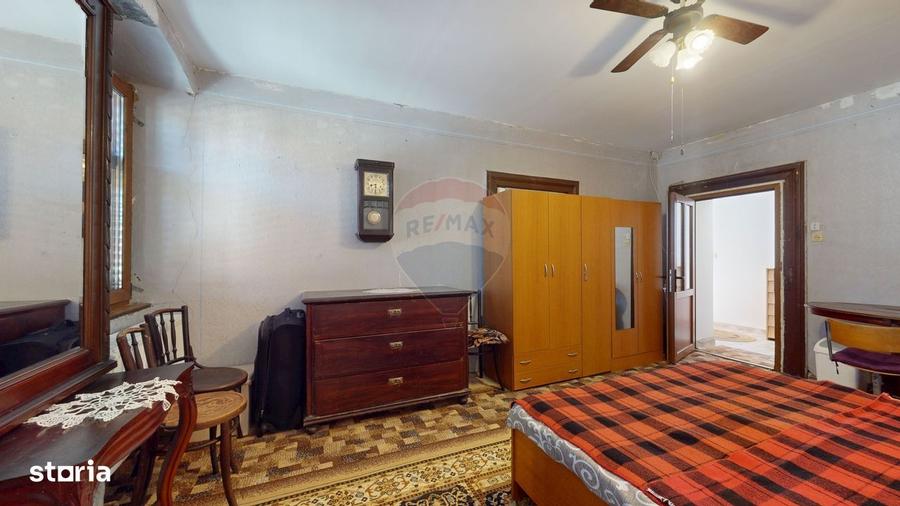 Casă cu 3 camere cu Teren 1049 Mp în Central