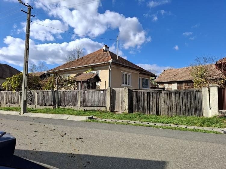 Casă cu 3 camere în Băbeni