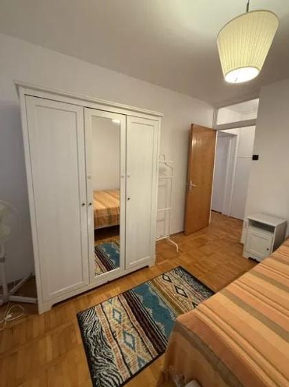 Apartament cu 3 camere decomandat, mobilat în Costin Georgian