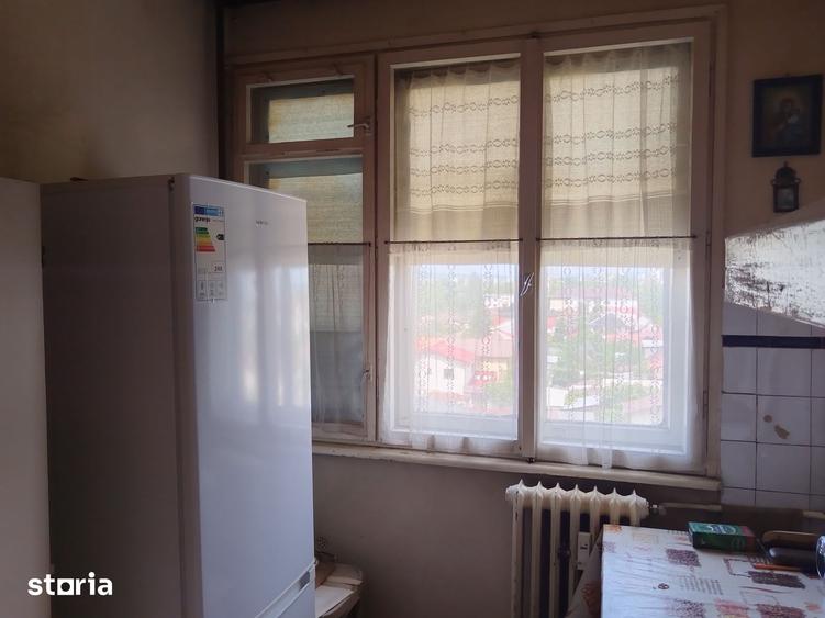 Apartament cu 3 camere semidecomandat în Andrei Mureșanu