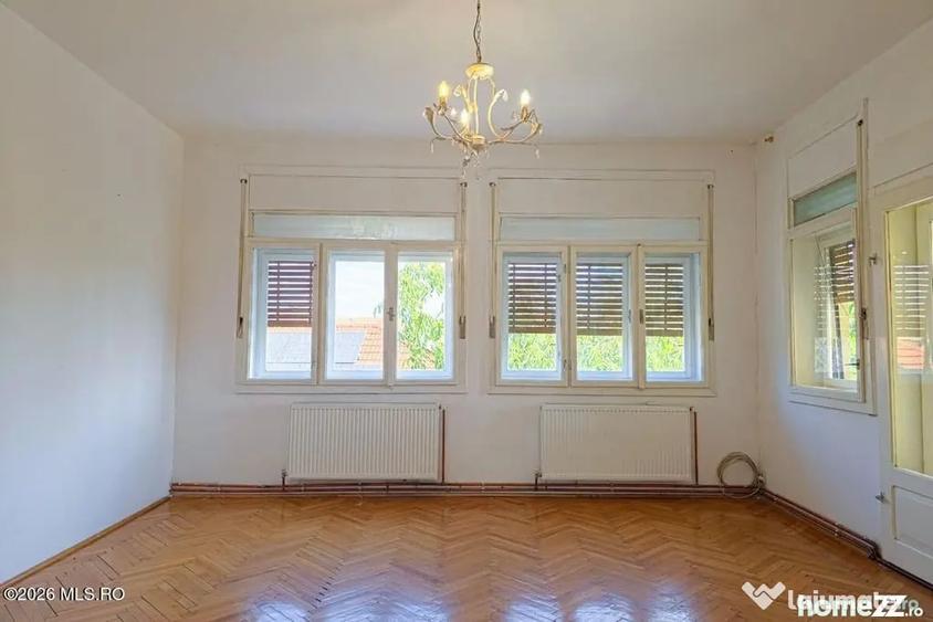 Casă cu 11 camere cu Teren 535 Mp în Freidorf