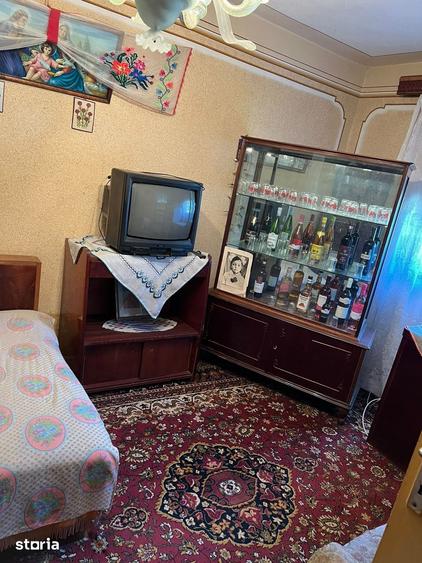 Casă cu 4 camere cu Teren 983 Mp în Peretu