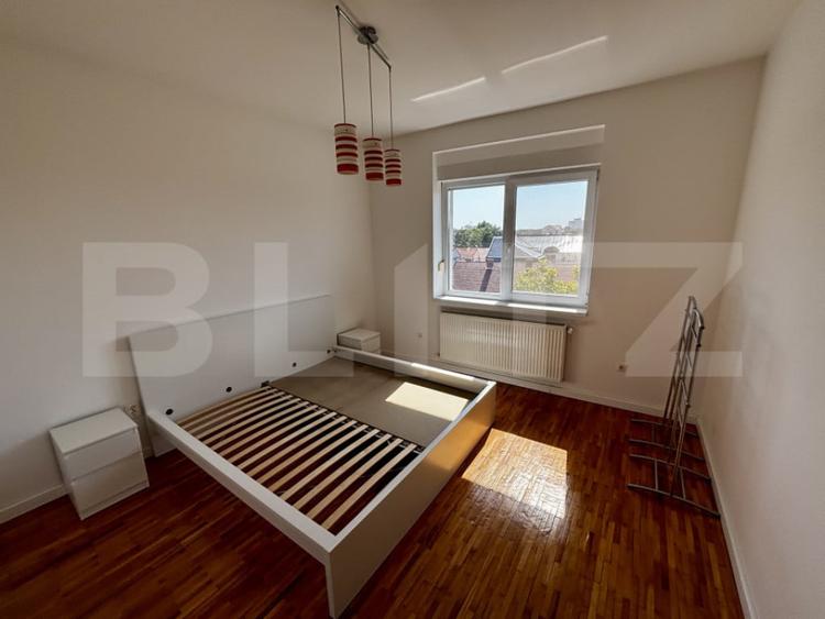 Apartament cu 4 camere decomandat în Central