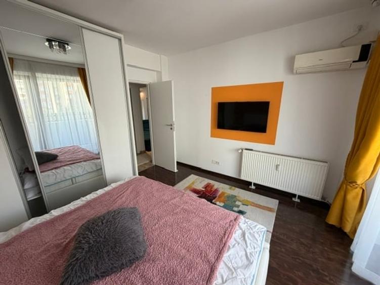 Apartament cu 3 camere semidecomandat în Nerva Traian