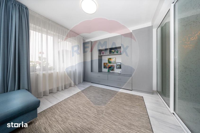 Apartament cu 3 camere în Tractorul