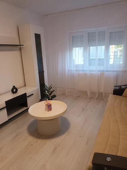 Apartament cu 3 camere decomandat în Micro 17