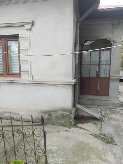Casă cu 3 camere cu Teren 2500 Mp în Central