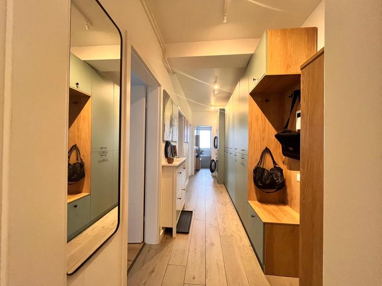Apartament cu 3 camere decomandat în Central