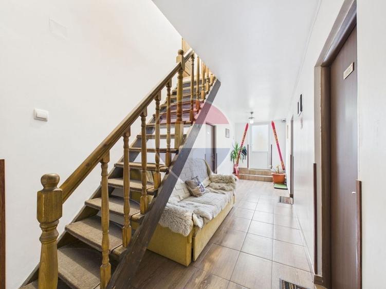Hotel/Pensiune, de 4,535 mp, în Moroeni