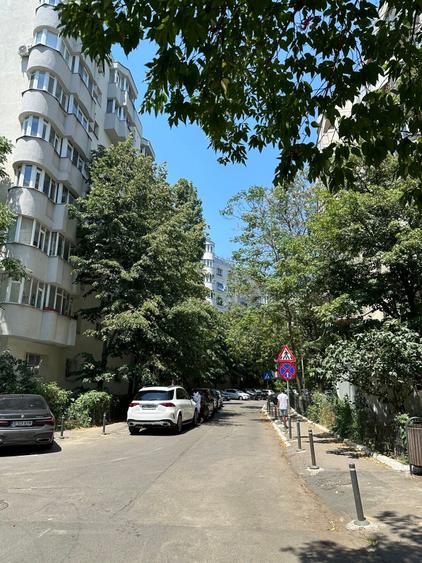 Apartament cu 3 camere decomandat, mobilat în Decebal