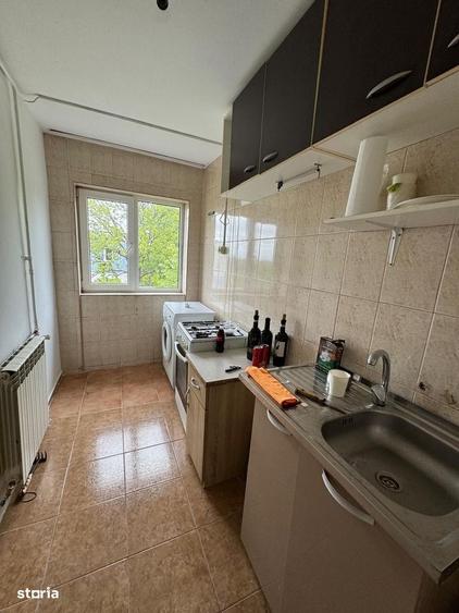 Apartament cu 2 camere semidecomandat în Baziaș