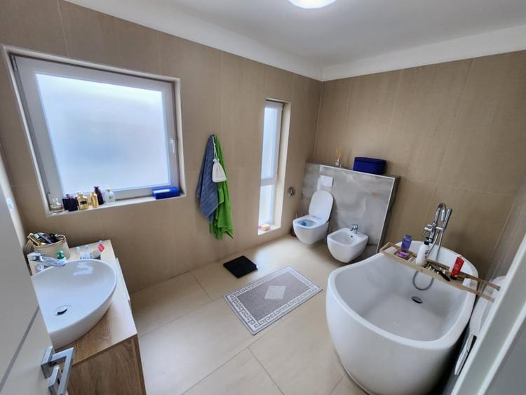 Duplex cu 4 camere cu Canalizare în Dumbrăvița