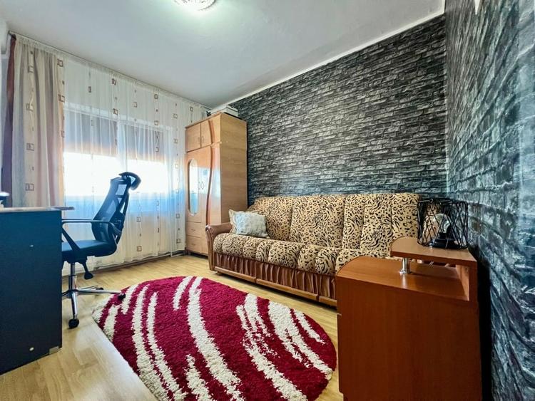 Apartament cu 3 camere decomandat, mobilat în Tecuci