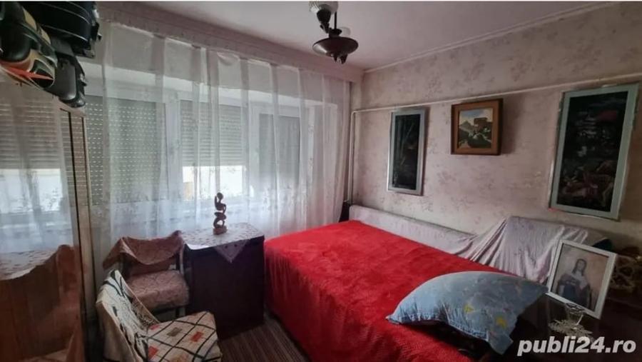 Apartament cu 3 camere decomandat în Barieră