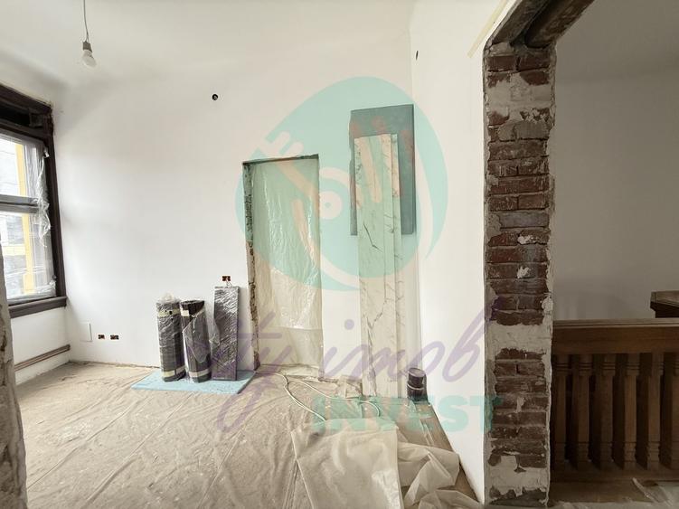 Apartament cu 3 camere semidecomandat în Universitate