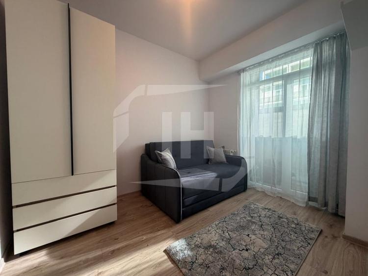 Apartament cu 3 camere semidecomandat, mobilat în Iris