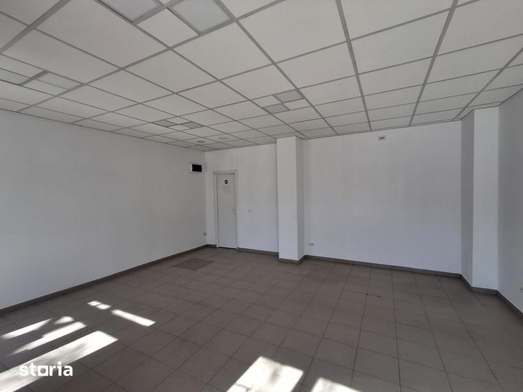 Spațiu comercial, de 72 mp, în Titan