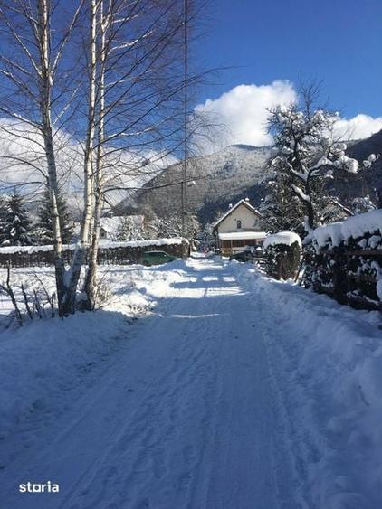 Teren de 500 mp, în Zăvoi