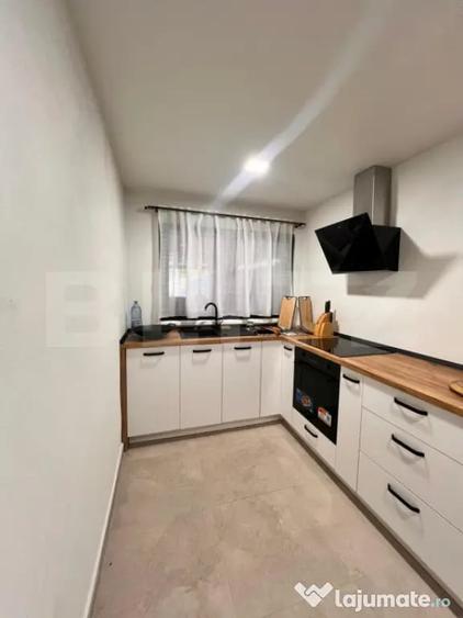 Casă cu 7 camere cu Teren 500 Mp în Central