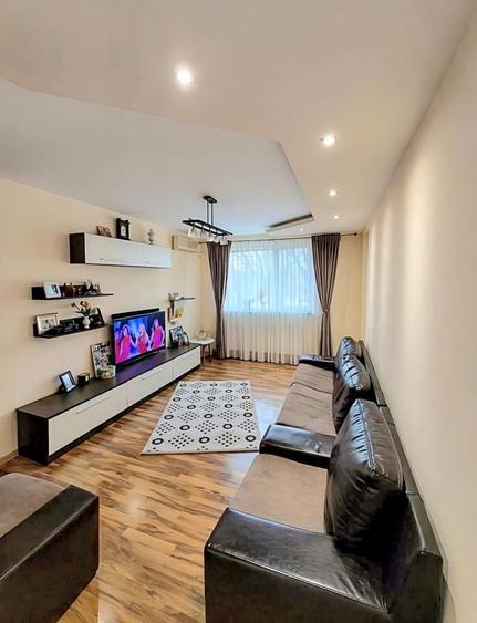 Apartament cu 3 camere semidecomandat, mobilat în Gara