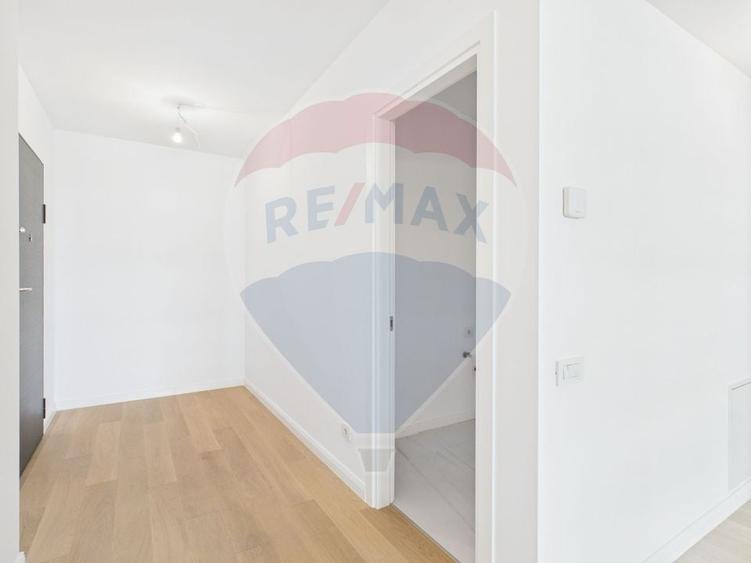 Apartament cu 3 camere semidecomandat în Nord