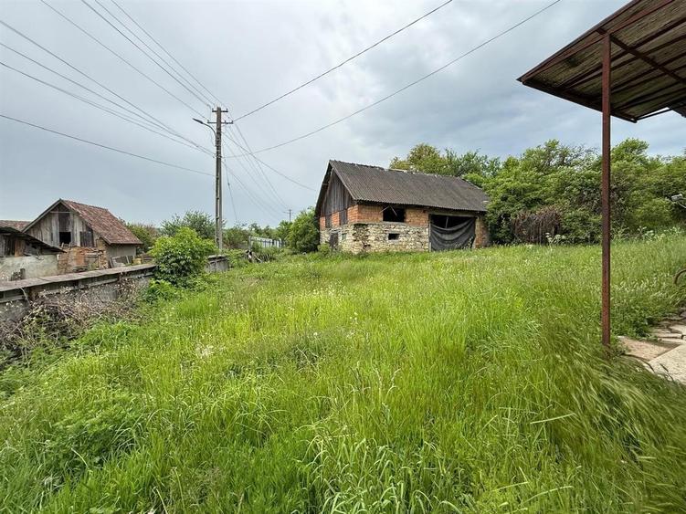 Casă individuală cu 2 camere cu Teren 6600 Mp în Așchileu Mare