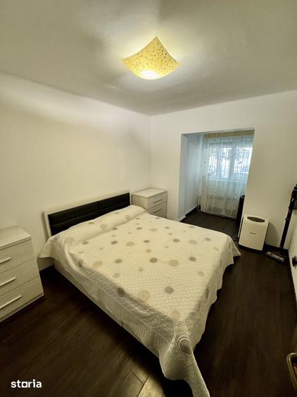 Apartament cu 3 camere decomandat în Far