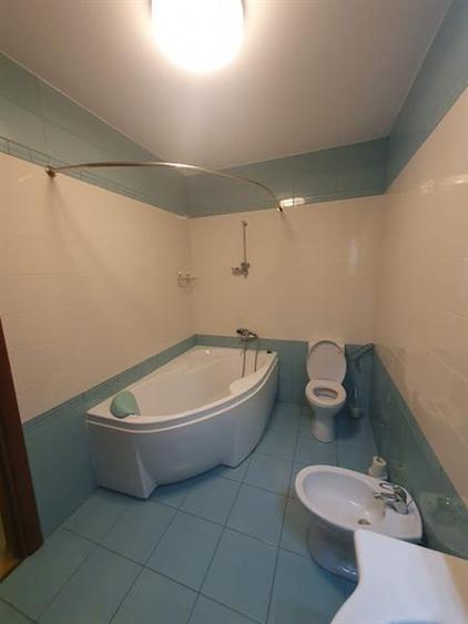 Apartament cu 4 camere decomandat, mobilat în Tudor