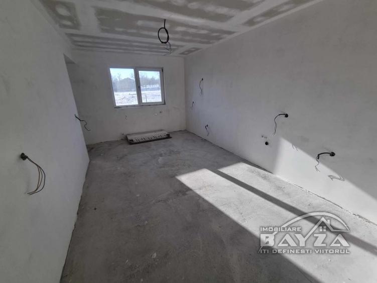 Casă individuală cu 5 camere cu Teren 1200 Mp în Rus