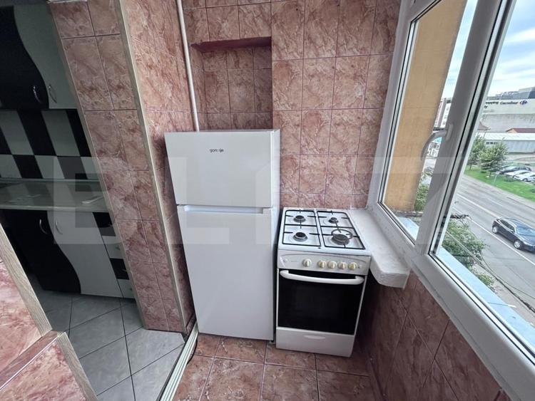 Apartament 2 camere decomandat-Peste strada de Mall, etaj 3 - 3
