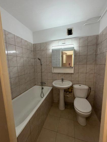 Apartament cu 3 camere decomandat în Politehnica