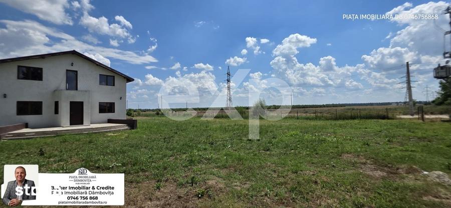 Casă cu 7 camere decomandat cu Teren 2000 Mp în Răcari