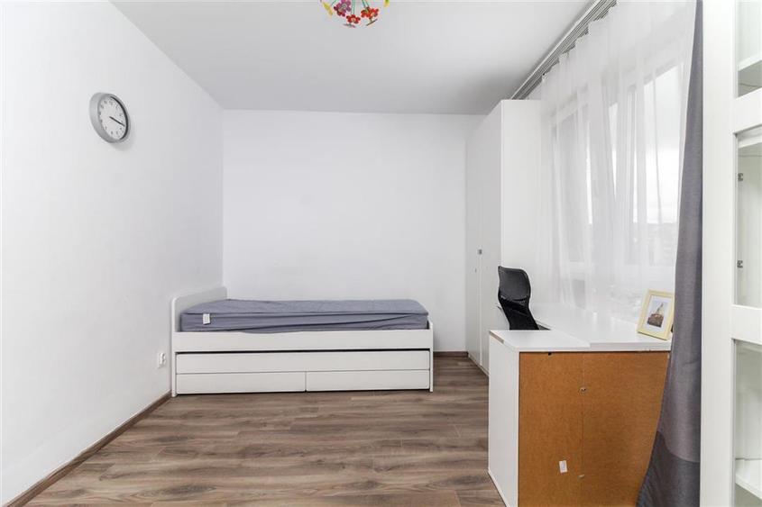 Apartament cu 3 camere semidecomandat, mobilat în Bună Ziua