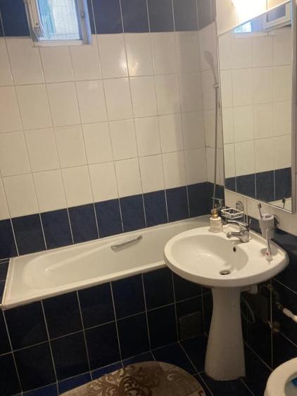 Apartament cu 3 camere decomandat, mobilat în Dacia