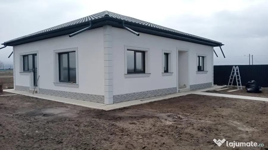Casă cu 3 camere în Horia