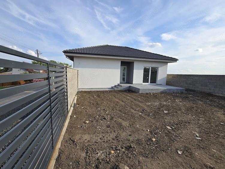 Casă cu 3 camere cu Teren 300 Mp în Sânandrei